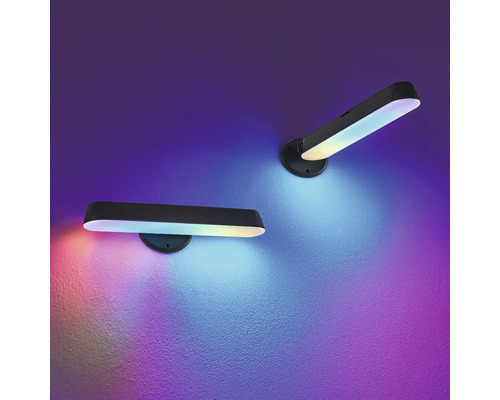 Dvě nástěnná svítidla s LED osvětlením na zdi