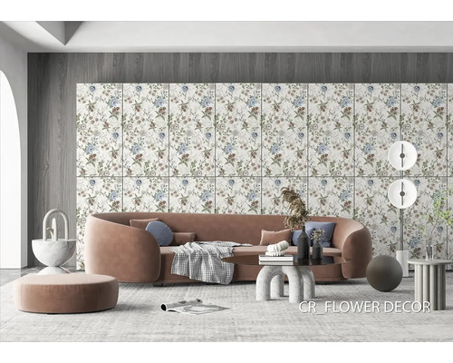 Obývací pokoj s pohovkou, konferenčním stolkem a nástěnnými panely s květinovým vzorem pro světlou a uspořádanou atmosféru