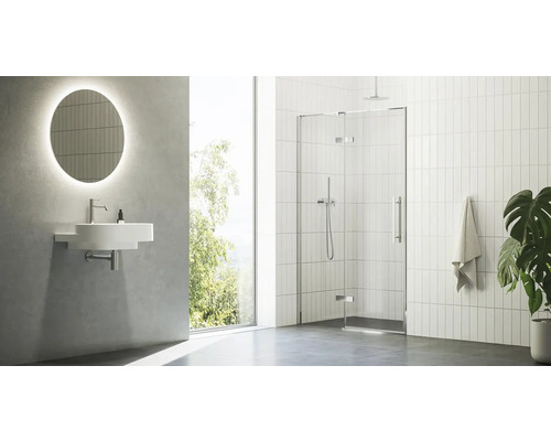 Moderní koupelna s umyvadlem, zrcadlem a sprchou