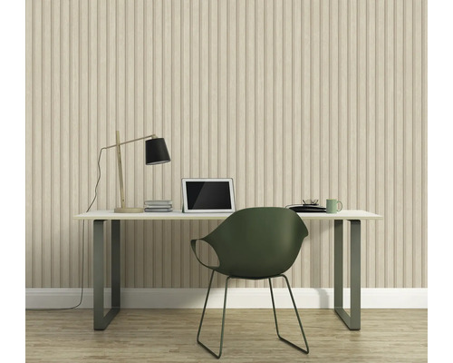 Pracovna se stolem, židlí a nástěnnými panely