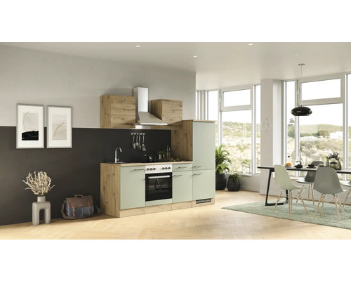 Světlá a moderní kuchyně se spotřebiči a jídelním koutem.