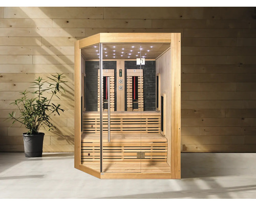 Infrasauna z dřeva se skleněnými prvky a lavicemi
