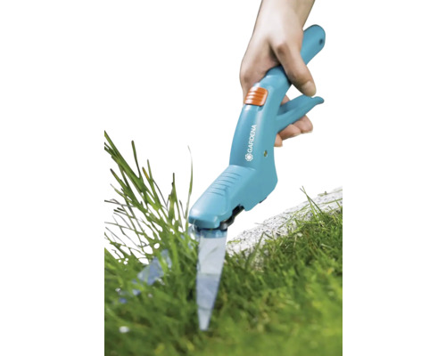 Nůžky na trávu s rukou používané ke stříhání trávy