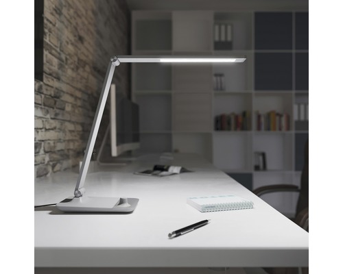 Stůl s LED lampou, poznámkovým blokem a perem
