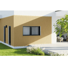 Fasáda domu s okny a dřevěným obkladem