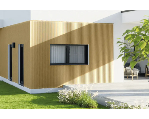 Fasáda domu s okny a dřevěným obkladem