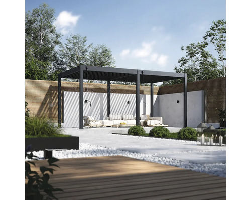 Moderní zahradní design s pergolou, sedacím nábytkem a dekorativními prvky pro stylový venkovní prostor