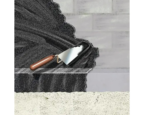 Nanášení těsnicí malty zednickou lžící na podklad