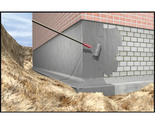 Vnější hydroizolace stěny domu pomocí válečku