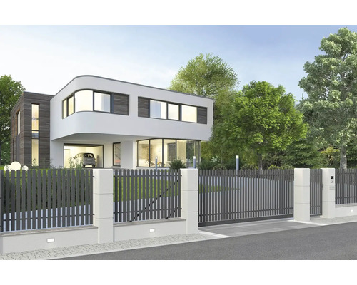 Moderní dům s plotem a posuvnou bránou
