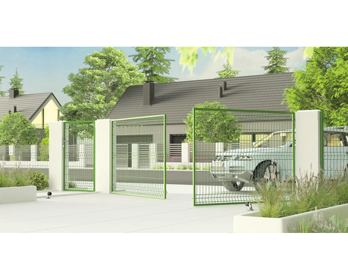 Dvojitá kovová brána s pletivem pro vjezd na pozemek