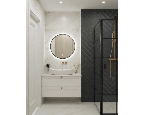 Koupelna s umyvadlovou skříňkou, umyvadlem na desku, osvětleným zrcadlem a sprchovým koutem