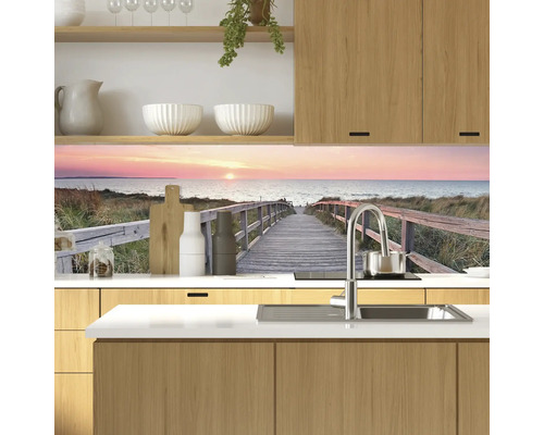 Kuchyňská zástěna s motivem pláže za dřezem