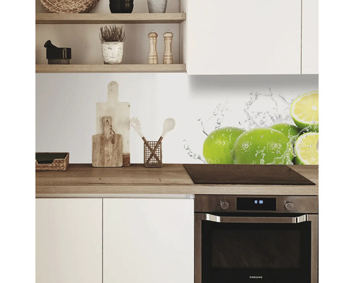 Kuchyňská scéna s ochranou proti stříkající vodě s motivem limetky