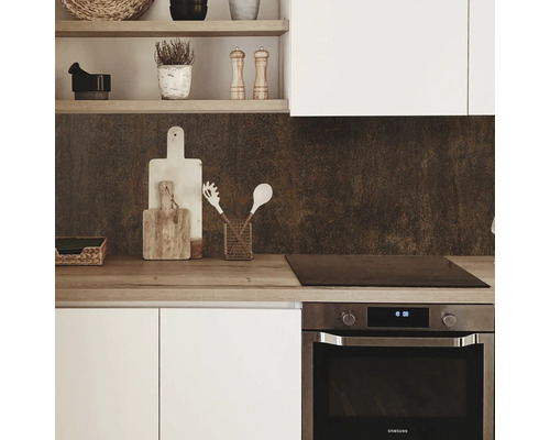 Kuchyňská scéna s pracovní deskou, sporákem, troubou a kuchyňským náčiním