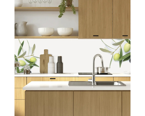 Kuchyňská zástěna s motivem olivové větve v moderní kuchyni