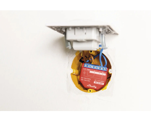 Vestavný spínač světla pro chytrou domácnost Shelly