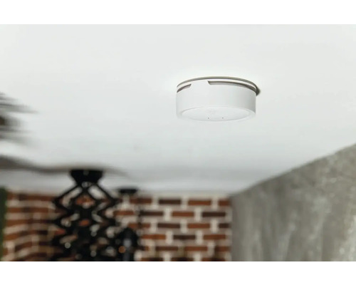 Hlásič kouře na stropě