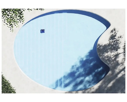 Letecký pohled na bazén s bazénovým čisticím robotem.