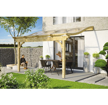 Dřevěná pergola s jídelním stolem a posezením v zahradě