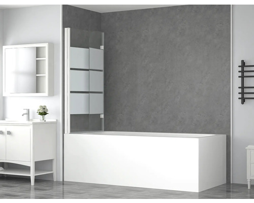 Moderní koupelna s vanou, sprchovou zástěnou, umyvadlem a topným žebříkem.