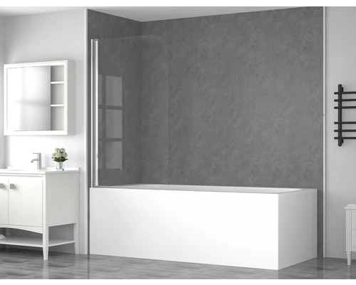 Světlá koupelna s vanou, sprchovou zástěnou, umyvadlem a radiátorem