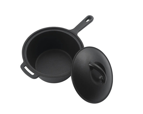 Černý litinový hrnec s poklicí