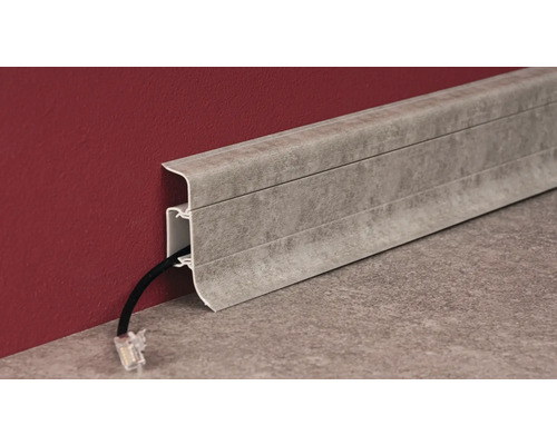 Podlahová lišta s kabelovým kanálem pro montáž na stěnu