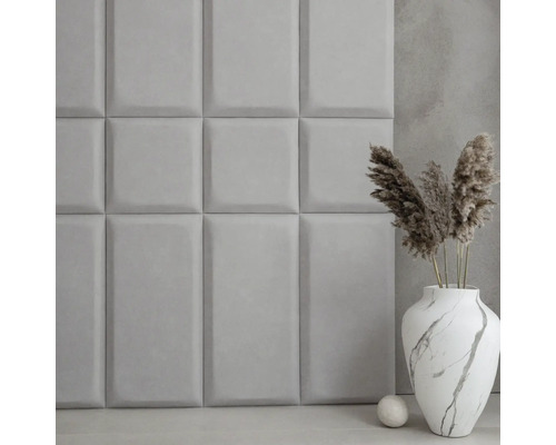 Nástěnné panely s látkovým potahem, váza a malá koule pro interiérový design