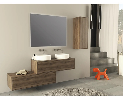 Koupelna s umyvadlovou skříňkou, dvěma umyvadly na desku, zrcadlovou skříňkou a vysokou skříní