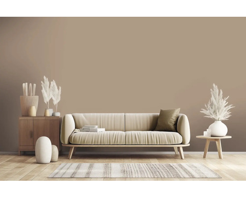 Obývací pokoj s pohovkou, kobercem a dřevěnou skříňkou