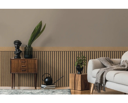 Obývací pokoj s dřevěným obložením, komodou a pohovkou pro útulnou atmosféru