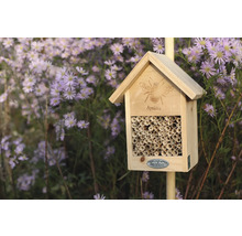 Dřevěný hmyzí hotel s hnízdištěm pro divoké včely