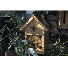 Dřevěný hmyzí hotel s motivem včely a hnízdištěm