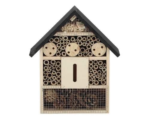 Hmyzí hotel ze dřeva s bambusovými trubkami a šiškami