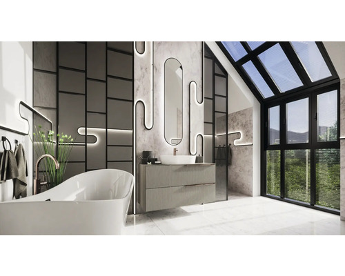 Světlá koupelna s volně stojící vanou, umyvadlovou skříňkou, zrcadlem a prosklenou stěnou