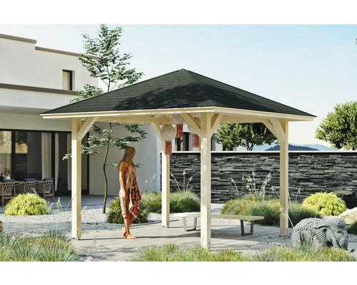 Zahradní altán SKAN HOLZ Cannes Velikost 1, 374x374 cm, neošetřené laminované dřevo Dřevěný altán se ženou v zahradě