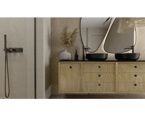 Koupelna s umyvadlem, dvěma umyvadly a zrcadly