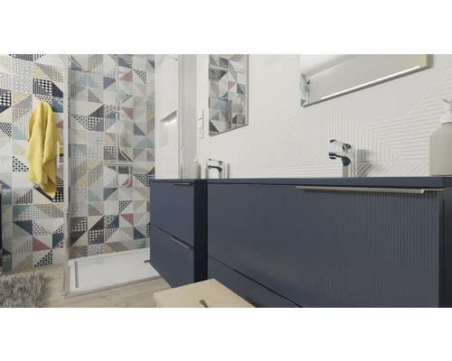 Koupelna se sprchou a skříňkou pod umyvadlo