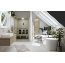 Světlá koupelna se saunou, vanou a umyvadlem