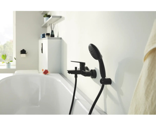 Koupelnová armatura s ruční sprchou na vaně