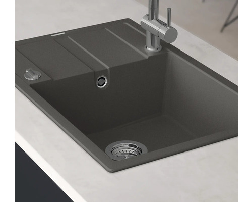 Dřez s odkapávací plochou a vodovodní baterií