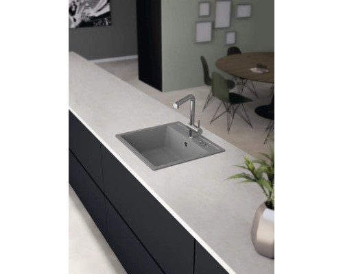 Dřez s baterií na kuchyňské lince