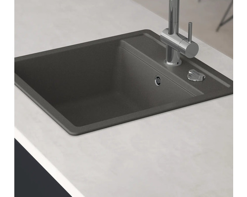 Dřez s baterií na pracovní desce