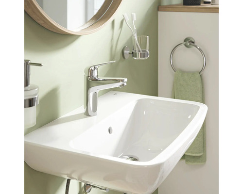 Koupelnové umyvadlo s baterií, dávkovačem mýdla, držákem na zubní kartáčky a kruhem na ručníky