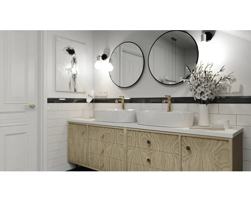 Koupelna s umyvadlem, dvěma umyvadly na desku, kulatými zrcadly a nástěnnými svítidly