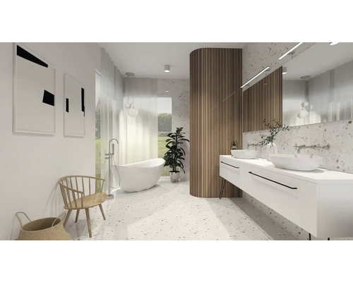 Světlá koupelna s vanou, umyvadlem, zrcadlem a posezením