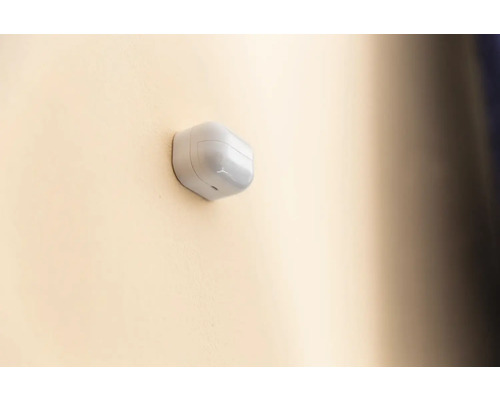 Senzor pohybu namontovaný na zdi