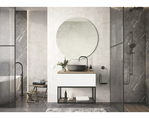 Moderní koupelna s umyvadlem, kulatým zrcadlem, sprchou a vanou