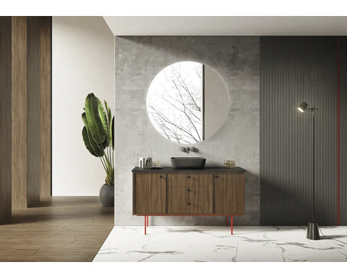 Koupelna s umyvadlovou skříňkou, kulatým zrcadlem a stojací lampou